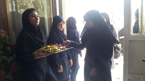 آیین بازگشایی مدارس و نواختن زنگ مهر ایثار وشهادت در دبیرستان میرزا جعفر سروقد