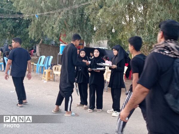 آیینِ کوچکِ مهمان‌نوازی در مسیرِ بی‌پایانِ نجف به کربلا