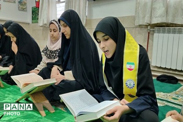 محفل انس با قرآن کریم در آموزشگاه شهید مجید دهنوی نیشابور