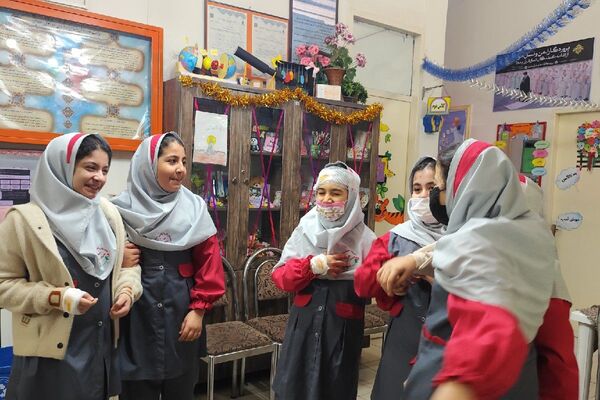 مانور سراسری زلزله و ایمنی با شعار "مدرسه ایمن، جامعه تاب‌آور" در مدرسه سارا شهرستان ملارد