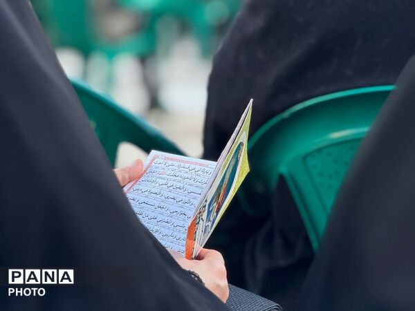 قرائت دعای عرفه با حضور عاشقان در امامزاده عمادالدین رباط‌کریم