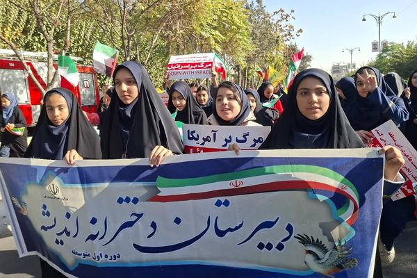 گرامیداشت و حضور پرشور مدارس اسلامشهر در راهپیمایی روز دانش‌آموز