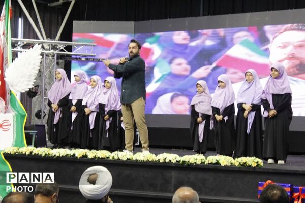 همایش تجلیل از معلمان در ساری