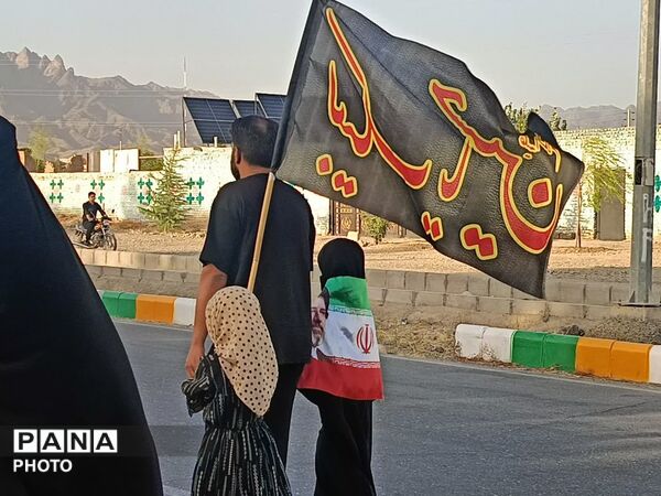 رقص پرچم‌ها در باد عزای کاشمر هم‌صدایی آسمان با زائران