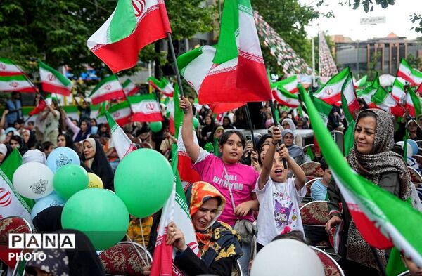 میدان مادر تهران، رنگین‌کمان شادی و مهربانی برای مادران و کودکان