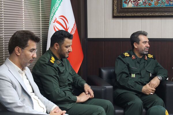 دیدار فرمانده سپاه سیدالشهدا (ع) استان تهران با مدیرکل آموزش و پرورش شهرستان‌های تهران به‌مناسبت هفته معلم