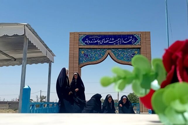 تجدید بیعت بانوان روستای سنگان با آرمان‌های شهدا