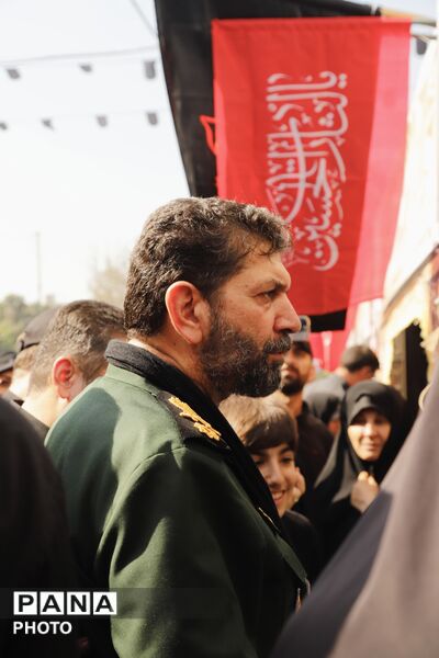 حضور فرمانده سپاه تهران در میان خیل زائران جاماندگان اربعین