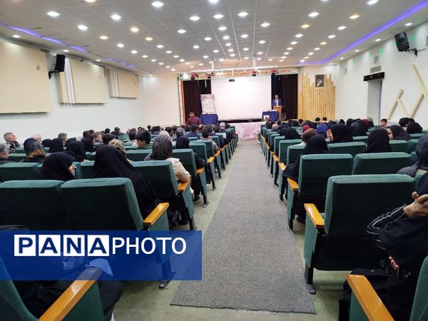 تقدیر از برترین های مدرسه نمونه آیت‌الله خامنه‌ای 