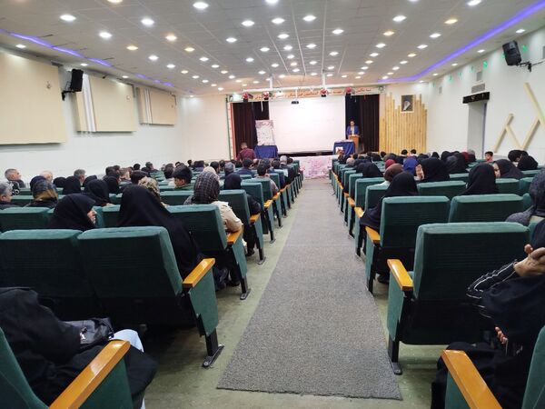 تقدیر از برترین های مدرسه نمونه آیت‌الله خامنه‌ای 