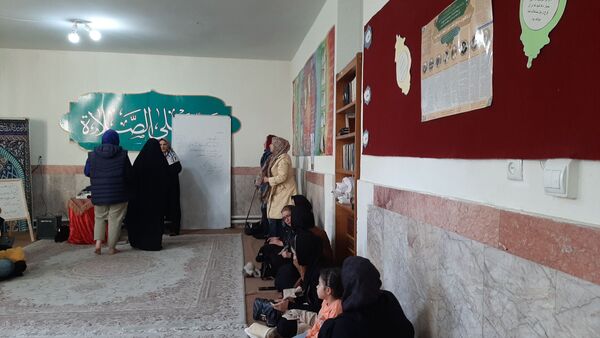 اولین جلسه آموزش خانواده در دبستان نیایش با حضور خانم موسوی