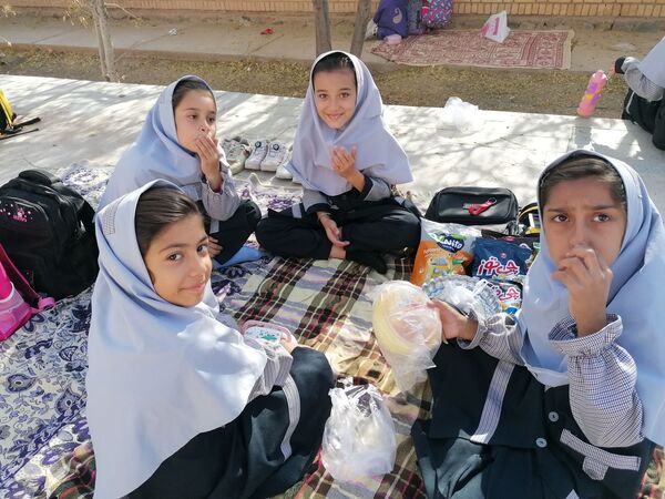 روز پر نشاط همزمان با هفته بهداشت روان در مدرسه تکتم خلیل آباد 