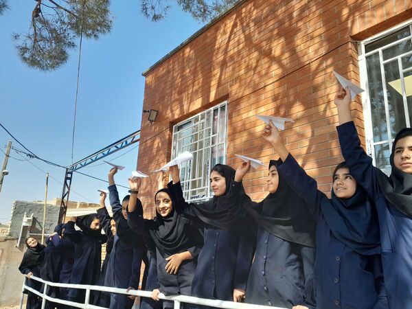  موشک آرزوها در هفته بهداشت روان در مدرسه مادرمهربان خلیل آباد