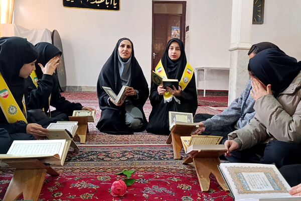 محفل انس با قرآن دانش آموزان دبیرستان مهر