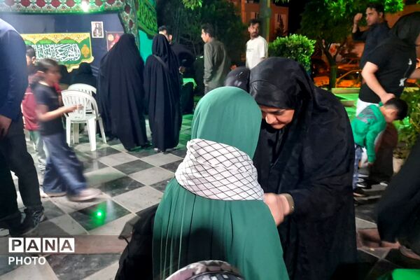ریحانه‌های جانفدا خدمت به مهمانان امام حسین(ع) را آغاز کردند