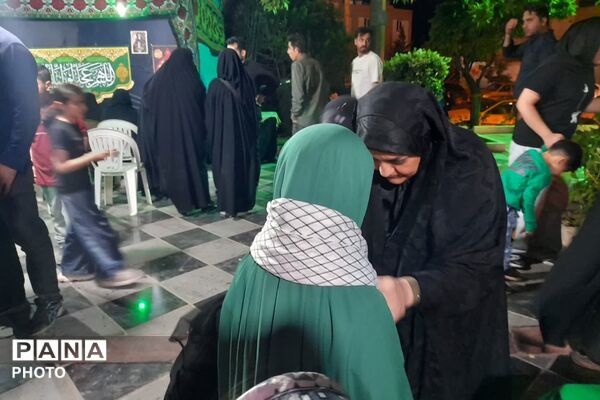 ریحانه‌های جانفدا خدمت به مهمانان امام حسین(ع) را آغاز کردند