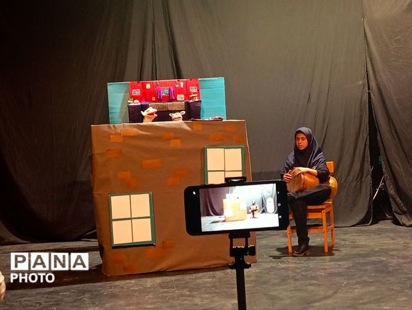 رقابت دانش‌آموزان در بخش هنرهای نمایشی جشنواره «فردا»