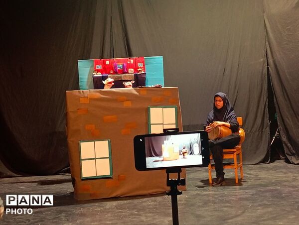 رقابت دانش‌آموزان در بخش هنرهای نمایشی جشنواره «فردا»