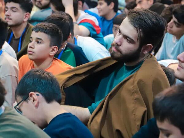 جلوه‌ای از اعتکاف دانش‌آموزی در مسجد امام علی‌بن‌ابی‌طالب (ع)