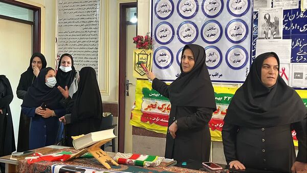 نواخته شدن زنگ انقلاب در هنرستان فاطمه زهرا ( س) گچساران