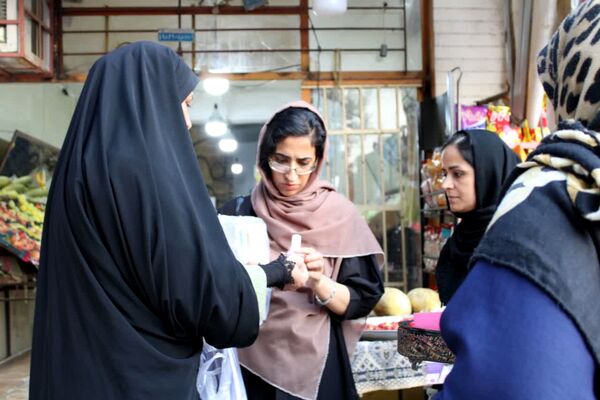 اهدای بسته فرهنگی و برپایی غرفه حجاب