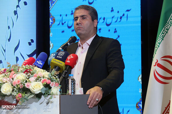 آیین اختتامیه جشنواره نوآوری در فرایند آموزش و یادگیری