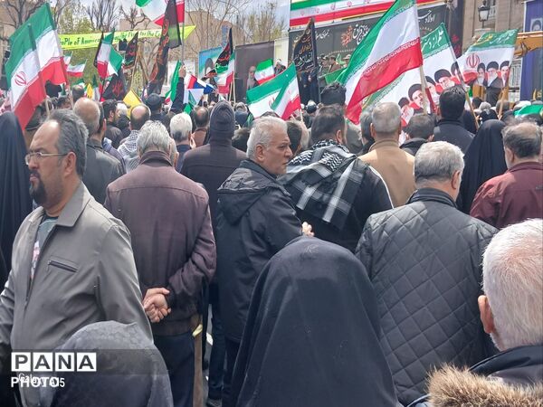 در فراق رهبر شهیدمان به میدان آمدیم 