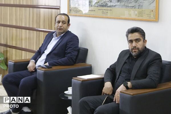 دیدار رئیس و کارکنان جمعیت هلال‌احمر شهرستان فیروزکوه با فرماندار