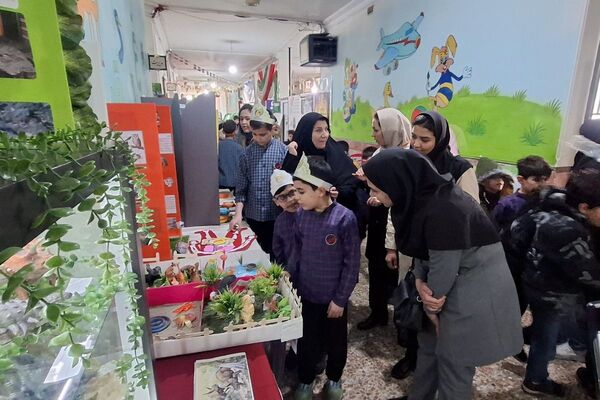 خلاقیت دانش‌آموزی در نمایشگاه جابر زیر ذره‌بین کارشناسان آموزش‌وپرورش قدس