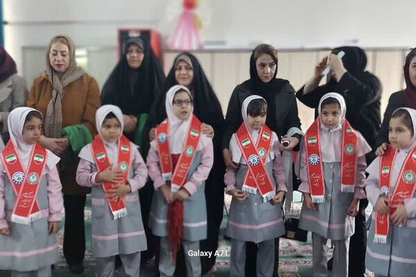 مراسم روز مادر و تحلیف پیشتازان در دبستان شهید سرافراز