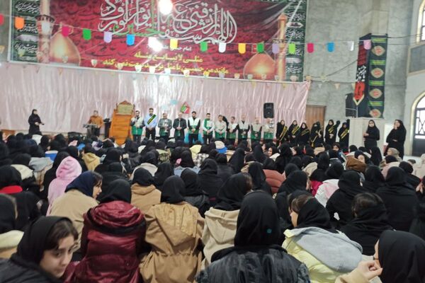 مدرسه شهید لطفی بهارستان‌دو میزبان جشن دهه فجر 