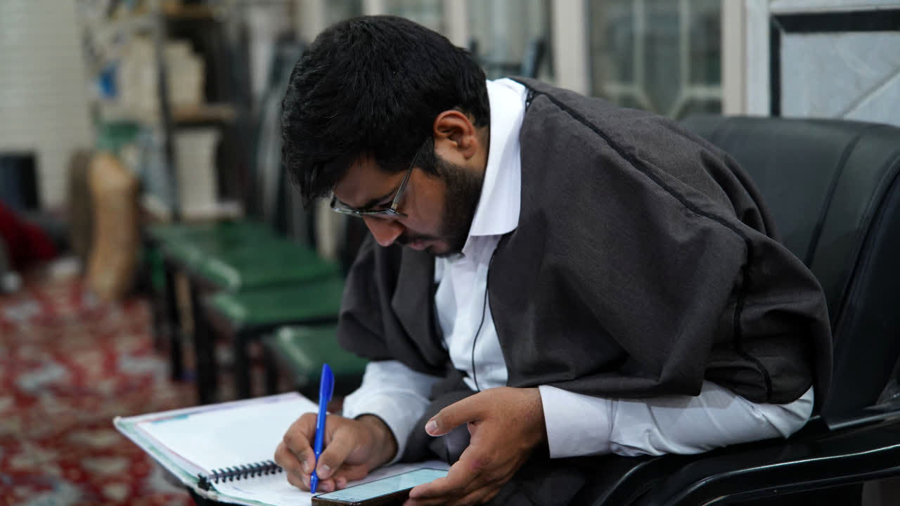 در خلوت اعتکاف؛ از «توقف زندگی» تا ندای «العفو»