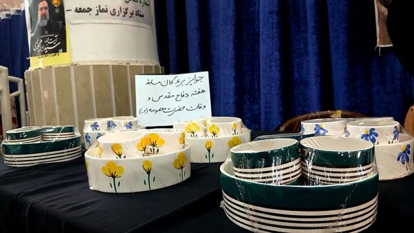 برگزاری نماز جمعه وحدت‌آفرین نظرآباد با رونمایی کتاب قرآنی و ارائه خدمات فرهنگی و معیشتی در مصلی نظرآباد