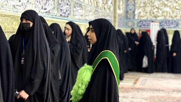 آیین غبارروبی حرم حضرت معصومه(س) با حضور بانوان طلبه