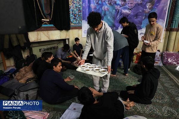 اعتکاف دانش‌آموزی در حسینیه ارشاد