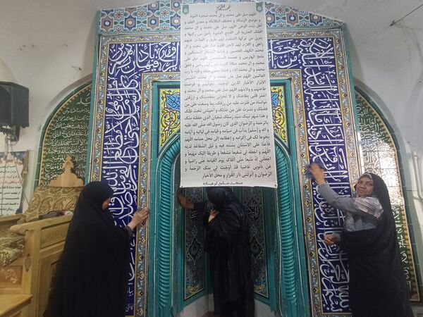 غبار روبی مسجد جامع کوهپایه همزمان با حلول ماه رمضان و ایام نوروز