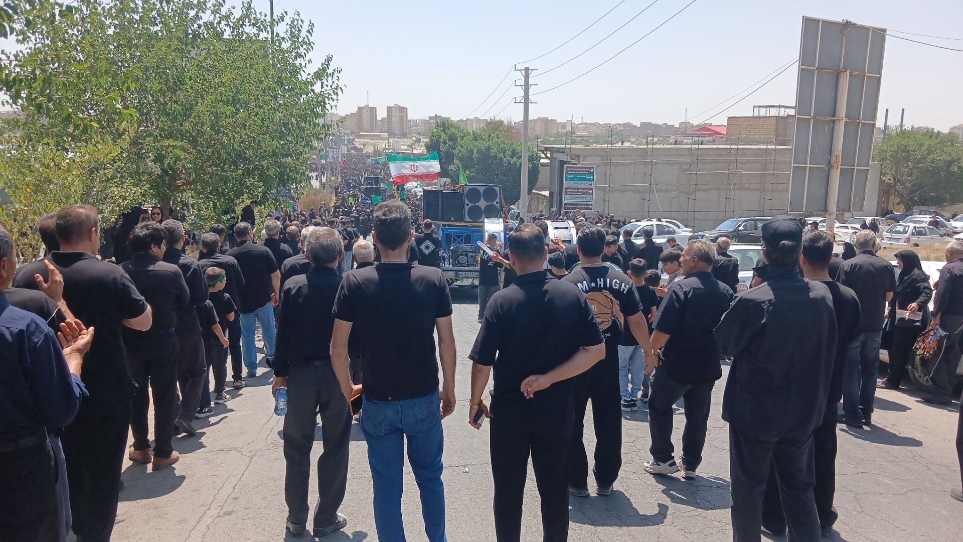 عزاداری پرشور ظهر عاشورا در محمدشهر کرج