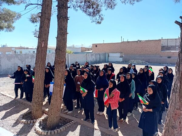 گرامیداشت سیزده آبان در دبیرستان مادرمهربان خلیل آباد