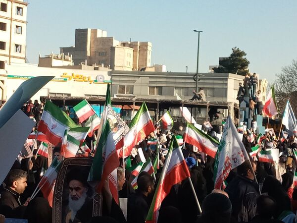 خیرش عظیم ملت یکپارچه ایران علیه عناصر تخریبگر و تروریست مسلح در مشهد مقدس