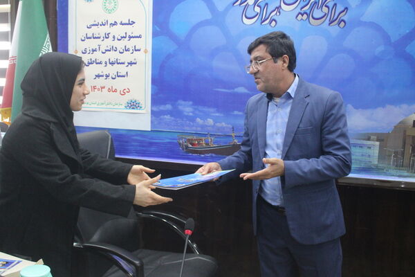 جلسه هم‌اندیشی مسئولان و کارشناسان سازمان دانش‌آموزی استان بوشهر