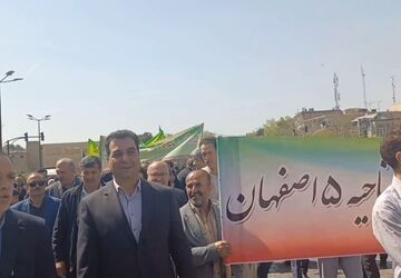 حضور مسئولان و فرهنگیان و دانش‌آموزان ناحیه ۵ اصفهان در راهپیمایی روز قدس 