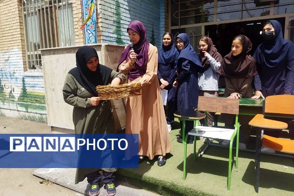 آیین سپاس معلم به مناسبت هفته گرامیداشت مقام معلم توسط دانش آموزان منطقه پردیس