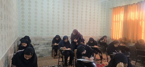 برگزاری آزمون جامع در دبیرستان شاهد فردوس بافق