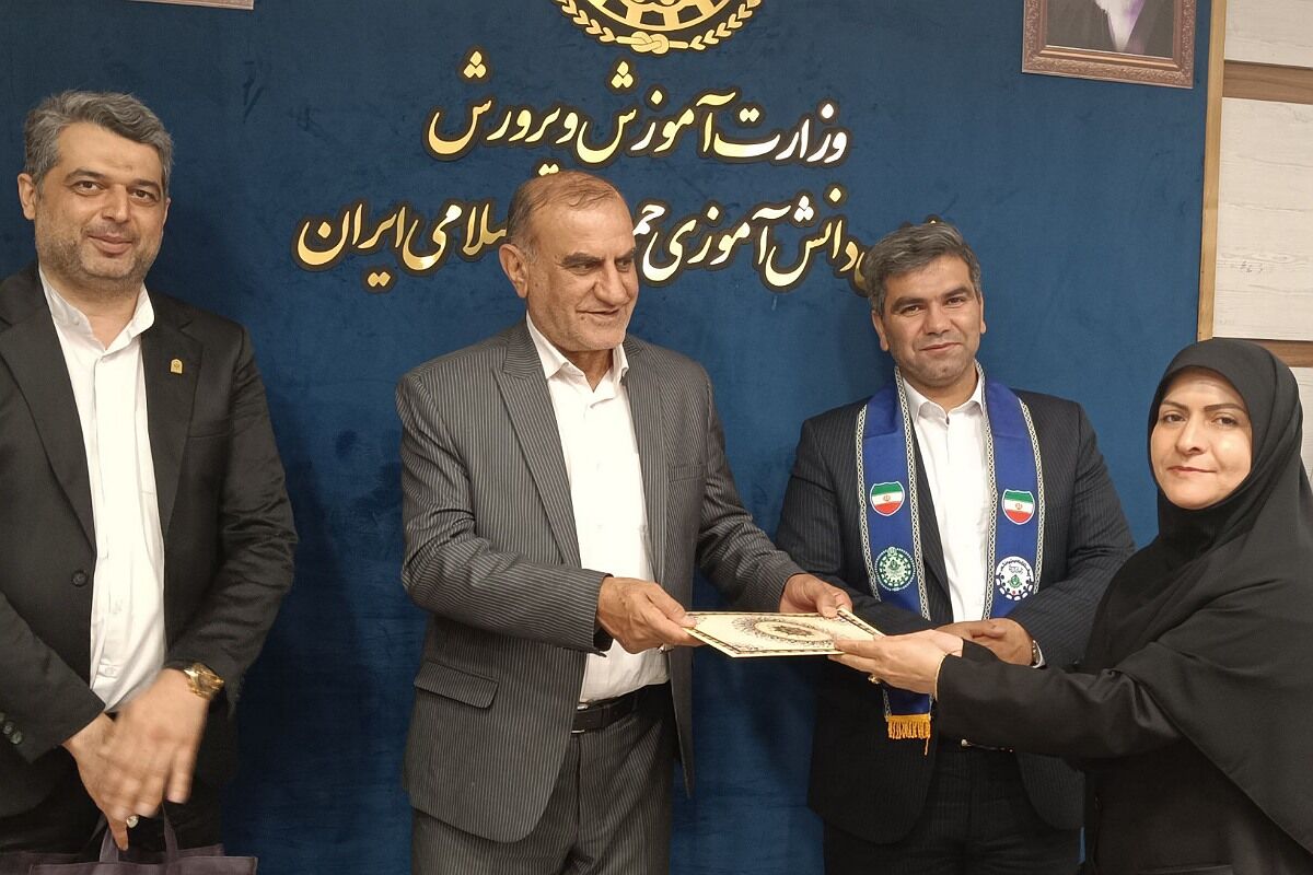 نشست فصلی و توان افزایی مأمورین و مسئولین سازمان دانش‌آموزی شهرستان‌های استان تهران 