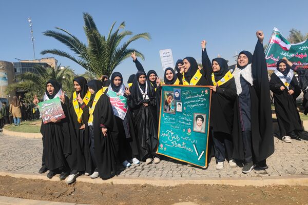 روز دانش‌آموز، روز خروشِ آگاهی و شادابی