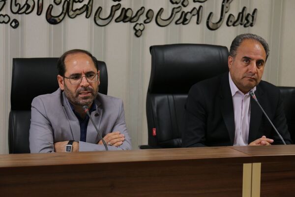 نشست مدیرکل آموزش و پرورش آذربایجان شرقی با نمایندگان مجلس دانش‌آموزی