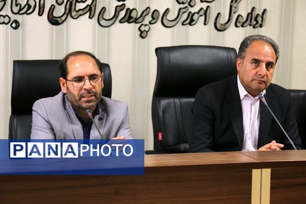 نشست مدیرکل آموزش و پرورش آذربایجان شرقی با نمایندگان مجلس دانش‌آموزی