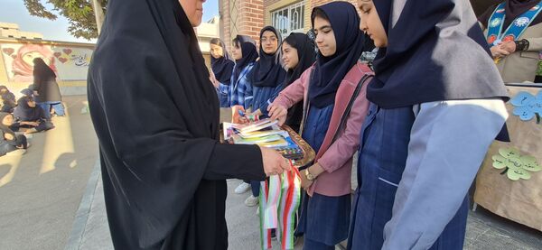 آیین بزرگداست میلادحضرت زینب(س) و روز پرستار در دبیرستان وکیلی ۶۶ نیشابور