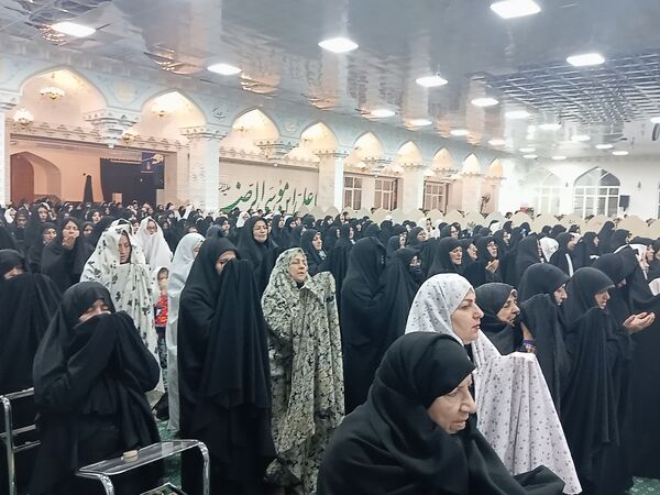 نماز جماعت همزمان با شب لیلة الرغائب در شهرستان کاشمر 