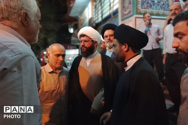 هم‌صدایی مردم و مسئولان در تجمع شبانه شهرک انقلاب